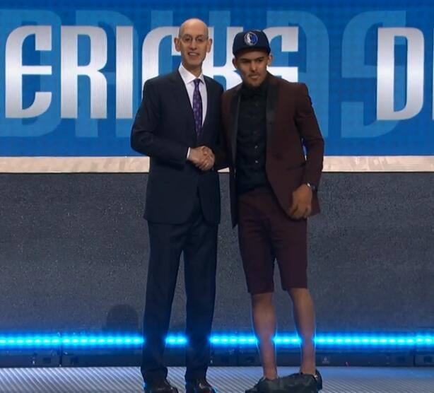 后卫的套边 后卫的套边