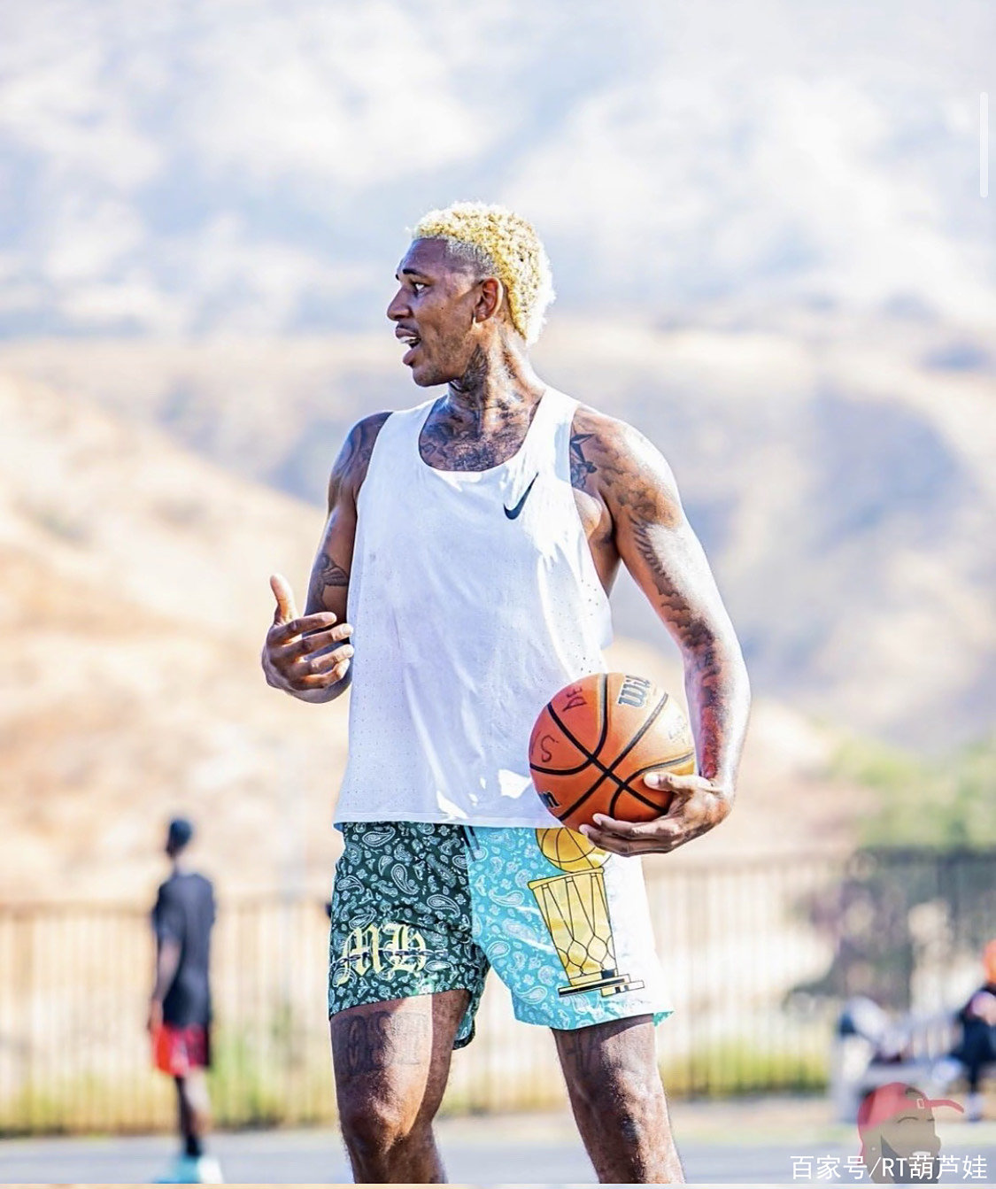 以战术微调 以战术微调